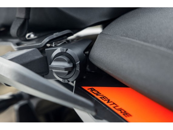 pho_pp_mon_652422_my25_ktm_790_adventure___detail_ktm_790_adventure__sall__awsg__v1